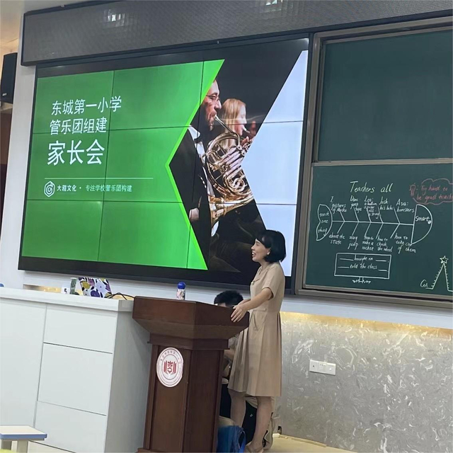 Pared de video LED para tienda de escenario inteligente de universidad interior