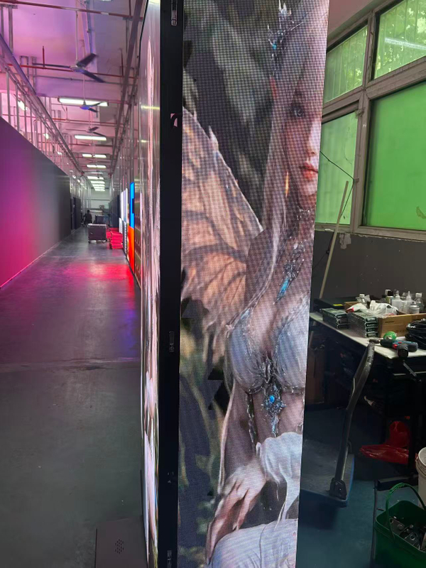  Publicidad Pantalla de vídeo con póster digital LED plegable triple de izquierda a derecha