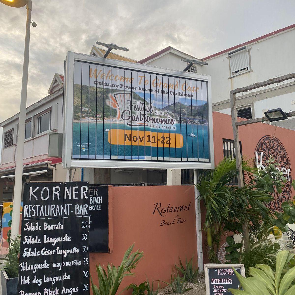 Publicidad exterior de vinilo montado en la pared con volteo de vallas publicitarias de tres prismas