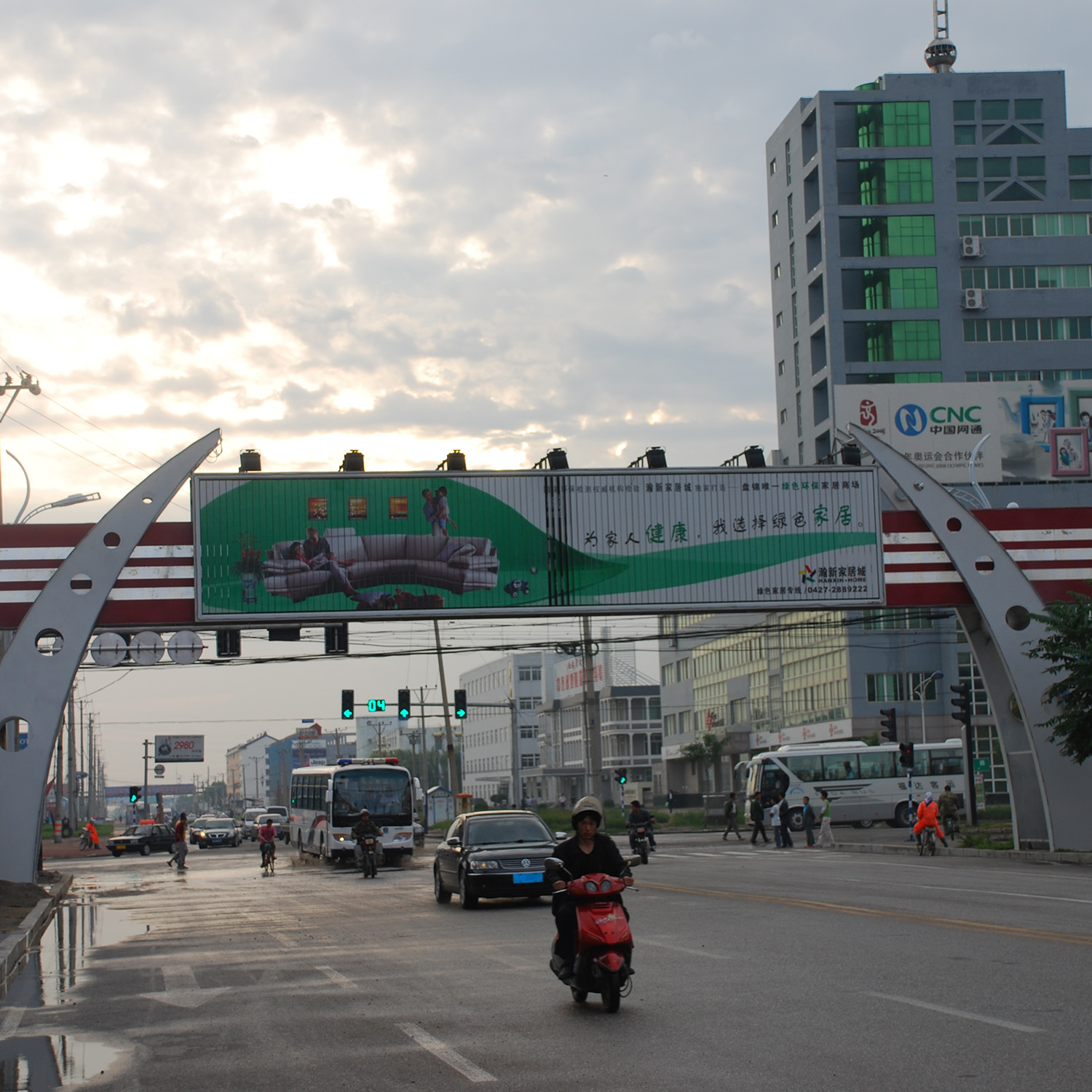 Publicidad exterior puente aluminio prismas triangulares pegatina cartelera de tres caras