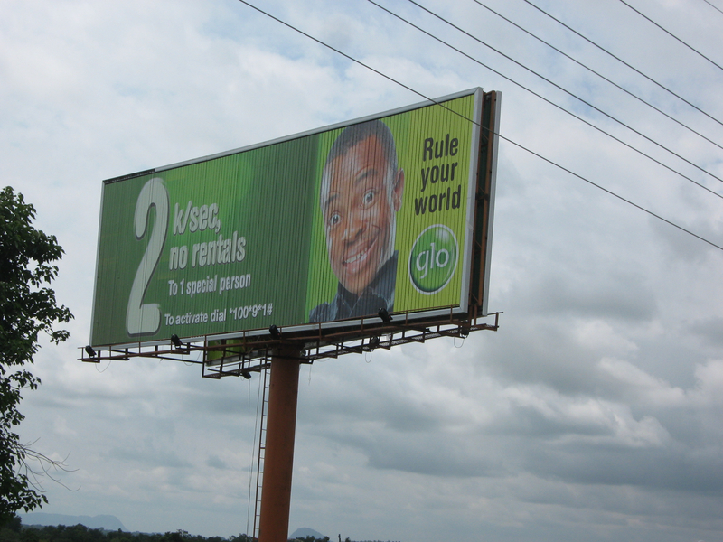 Cartelera de visión triple con marco de aluminio de tela de doble cara de pilar
