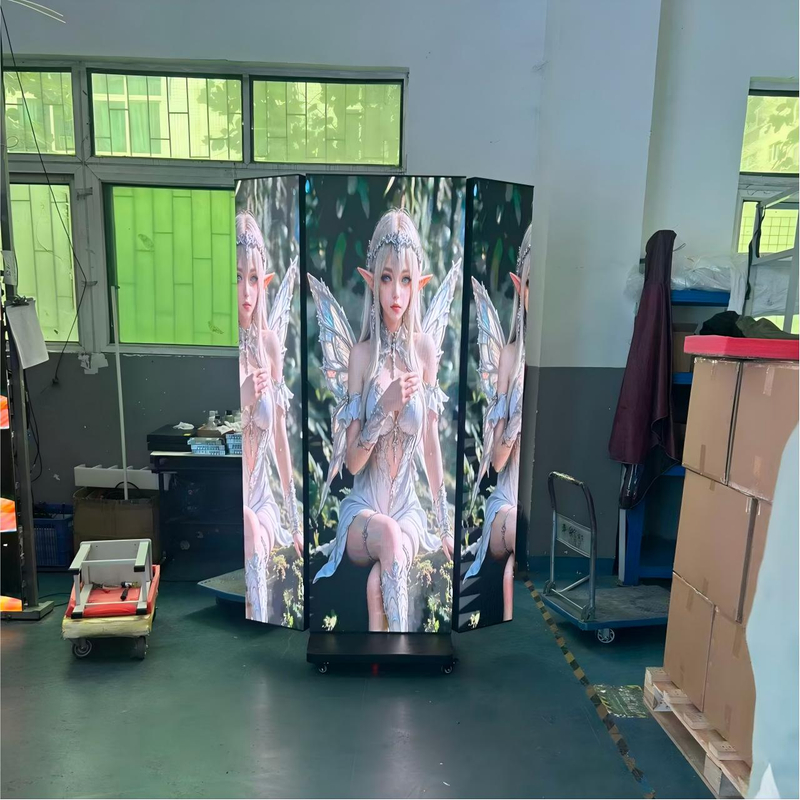  Publicidad Pantalla de vídeo con póster digital LED plegable triple de izquierda a derecha